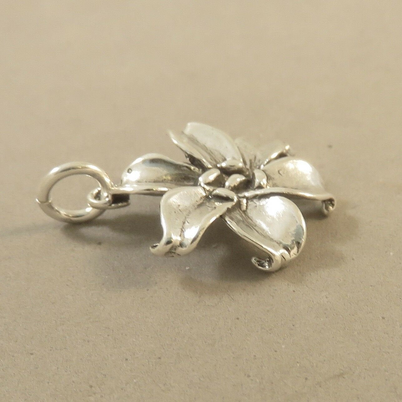 Lily Charmed Collana Biscotto Custard Cream, Argento 925 O Placcato Oro, Ciondolo Dettagliato, Regalo Originale