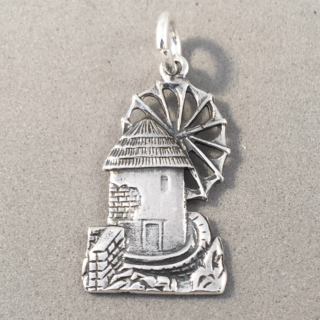Ciondolo TheCharmWorks In Argento 925 A Forma Di Mulino A Vento Olandese 3D, Regalo In Sacchettino, Altezza 1,5 Cm