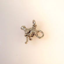 Load image into Gallery viewer, CHEETAH .925 Sterling Silver Charm Pendant Cat Safari Jungle AN23